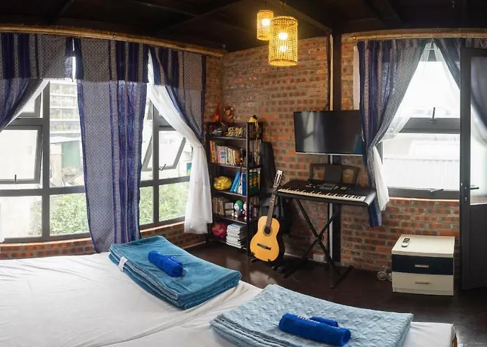 Homestay Halo Bay *